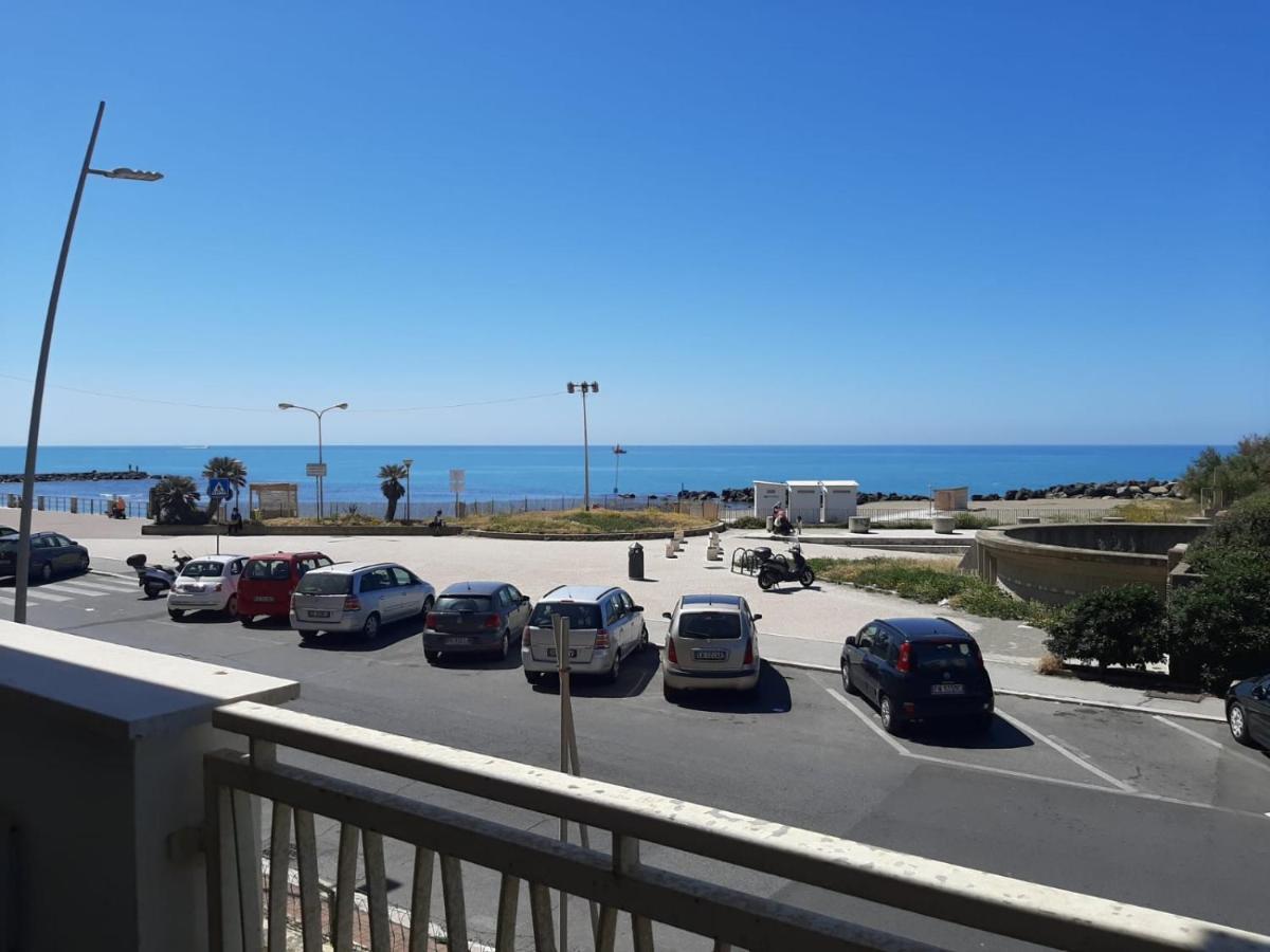 La Terrazza Sul Porto Apartman Lido di Ostia Kültér fotó